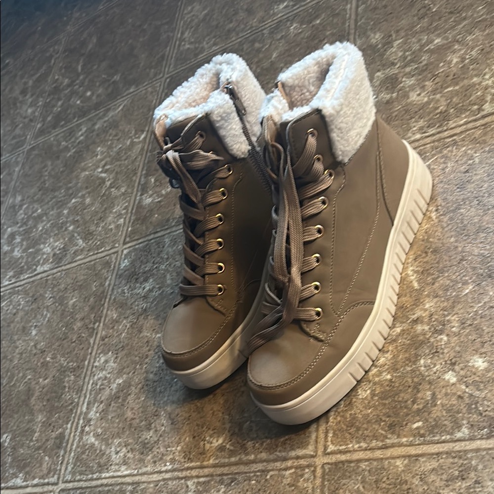 Serra Tan Winter Rain Boots with Fuzzy Lining